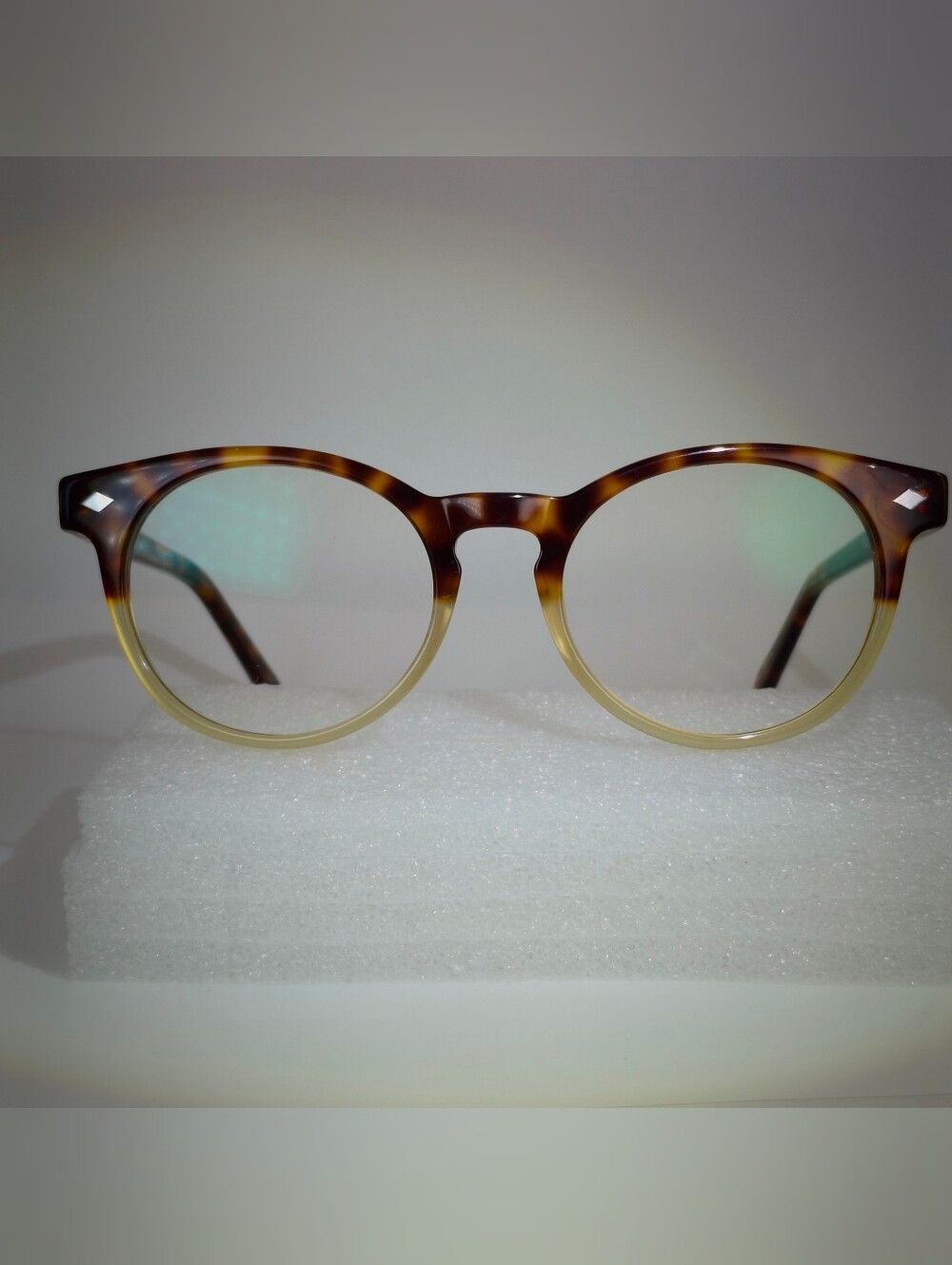 RFLKT Concept. Classic Round Tortoiseshell Eyewear - Brown/Beige